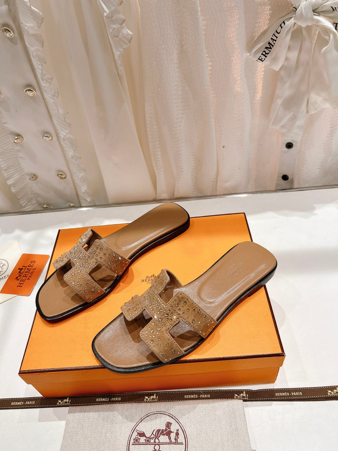 0RAN SANDAL CARAMEL LAMBSKIN ATTACH CRYSTALS